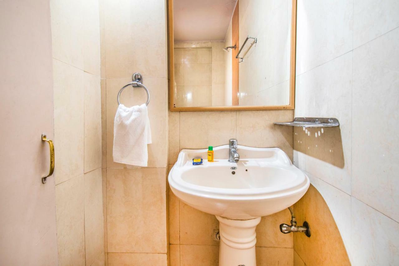 Fabhotel Galaxy Bhanwar Kuan Hotel