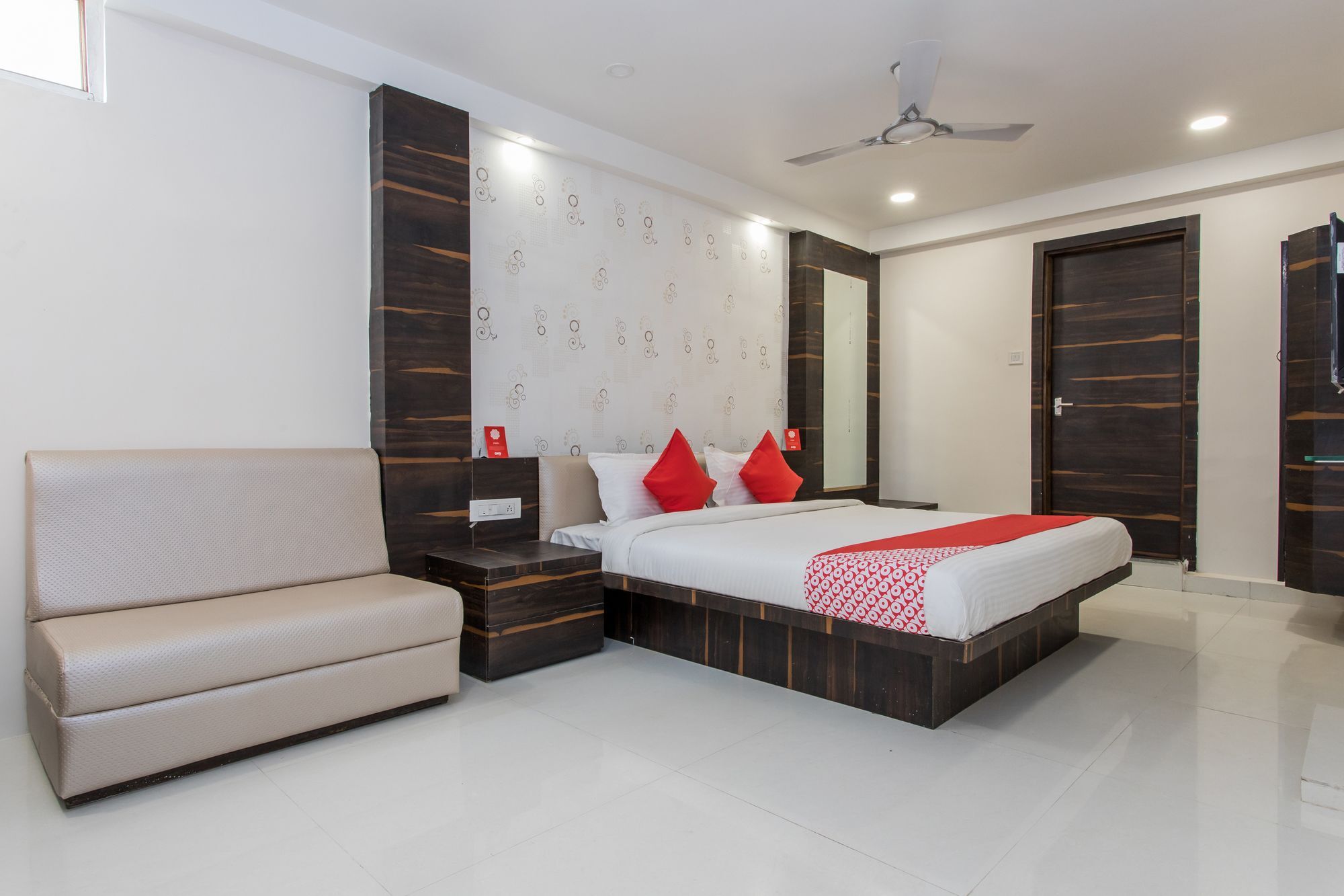 Hotel Fabhotel Galaxy Bhanwar Kuan